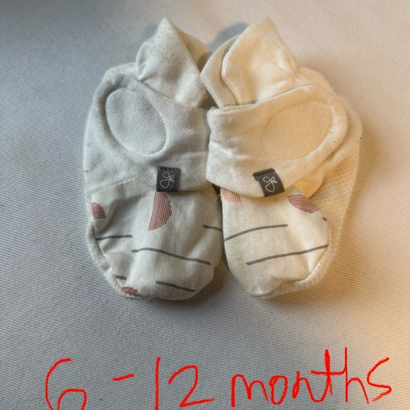 Assorted Baby Booties Set - Picture 6 of 7